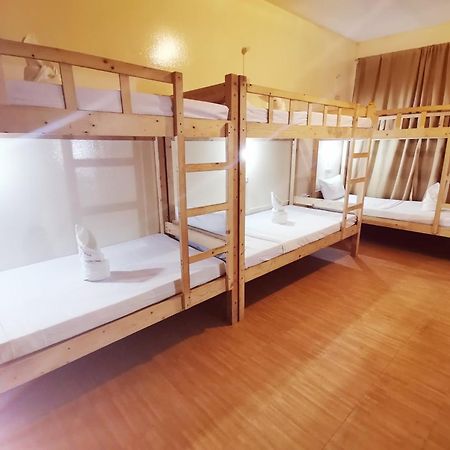 Coron Town Traveller'S Dormitory Exterior foto