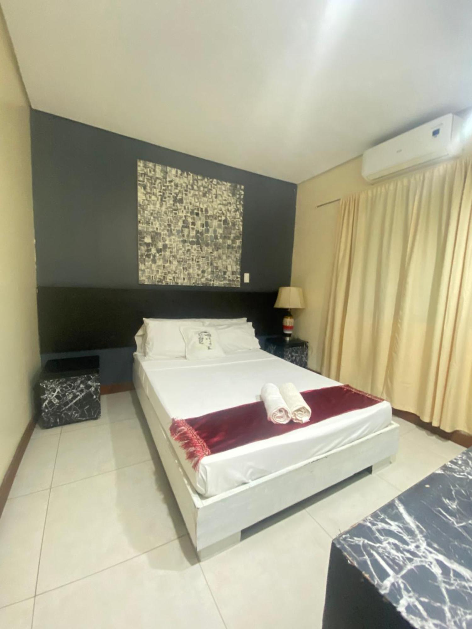 Coron Town Traveller'S Dormitory Exterior foto