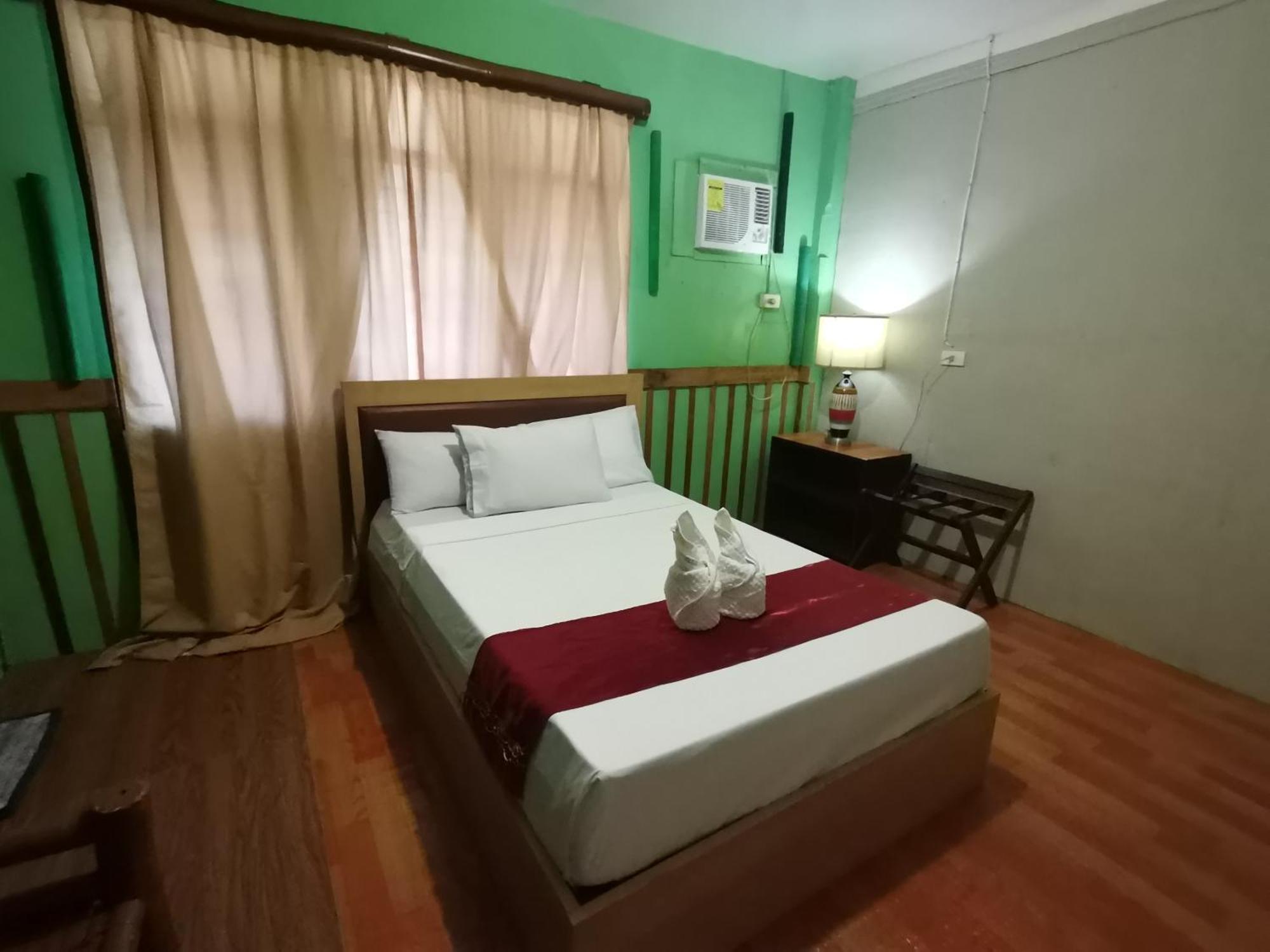 Coron Town Traveller'S Dormitory Exterior foto