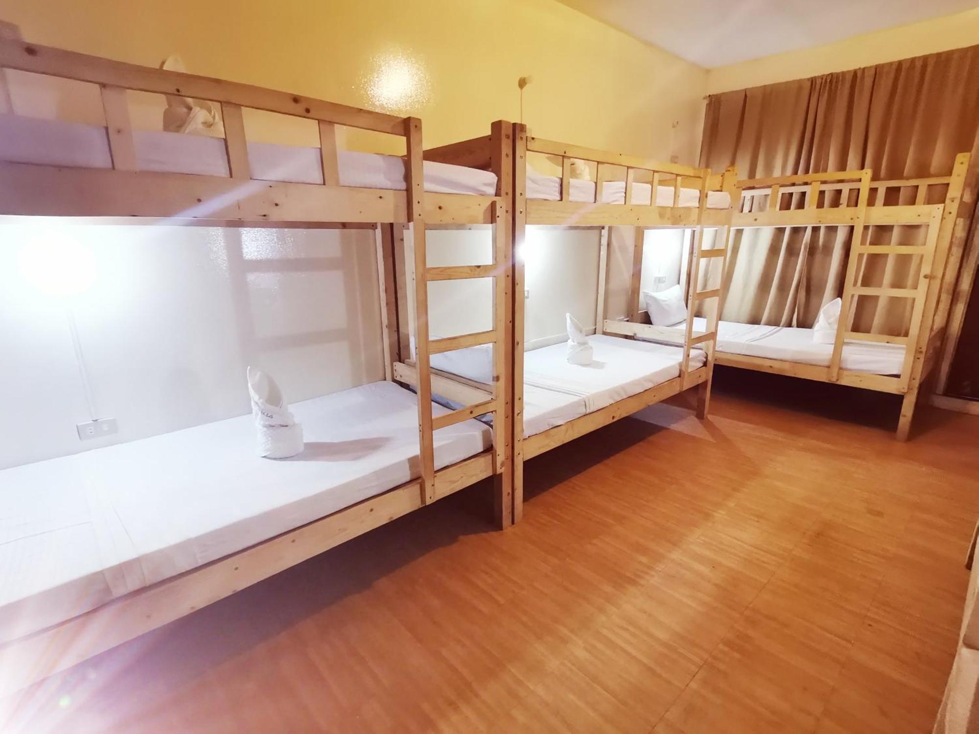Coron Town Traveller'S Dormitory Exterior foto
