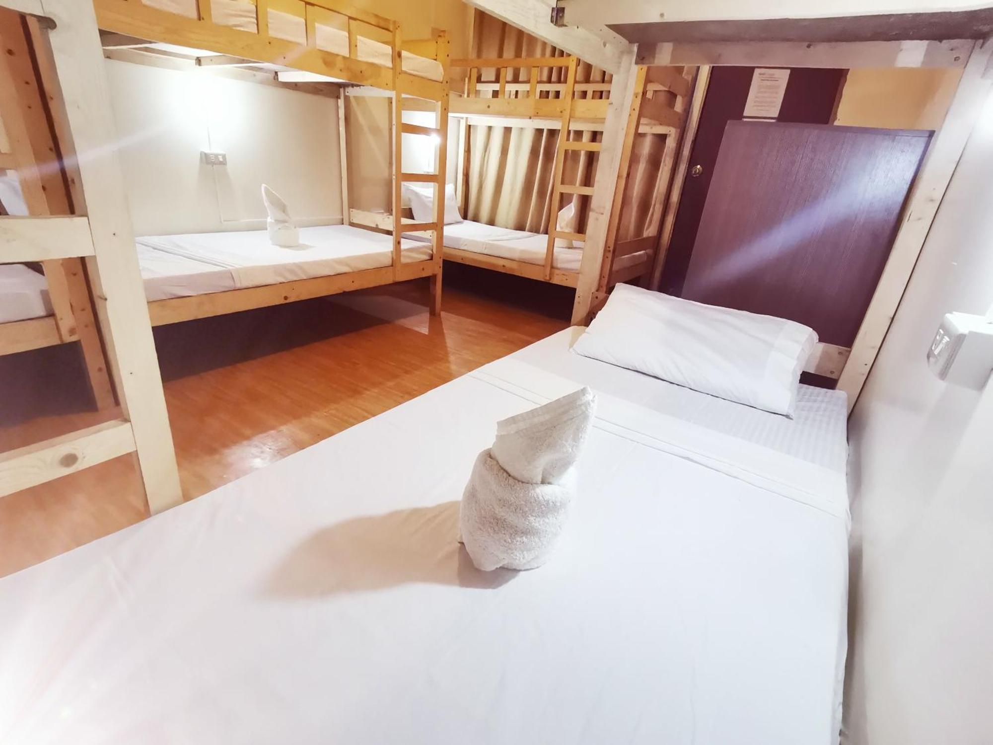 Coron Town Traveller'S Dormitory Exterior foto