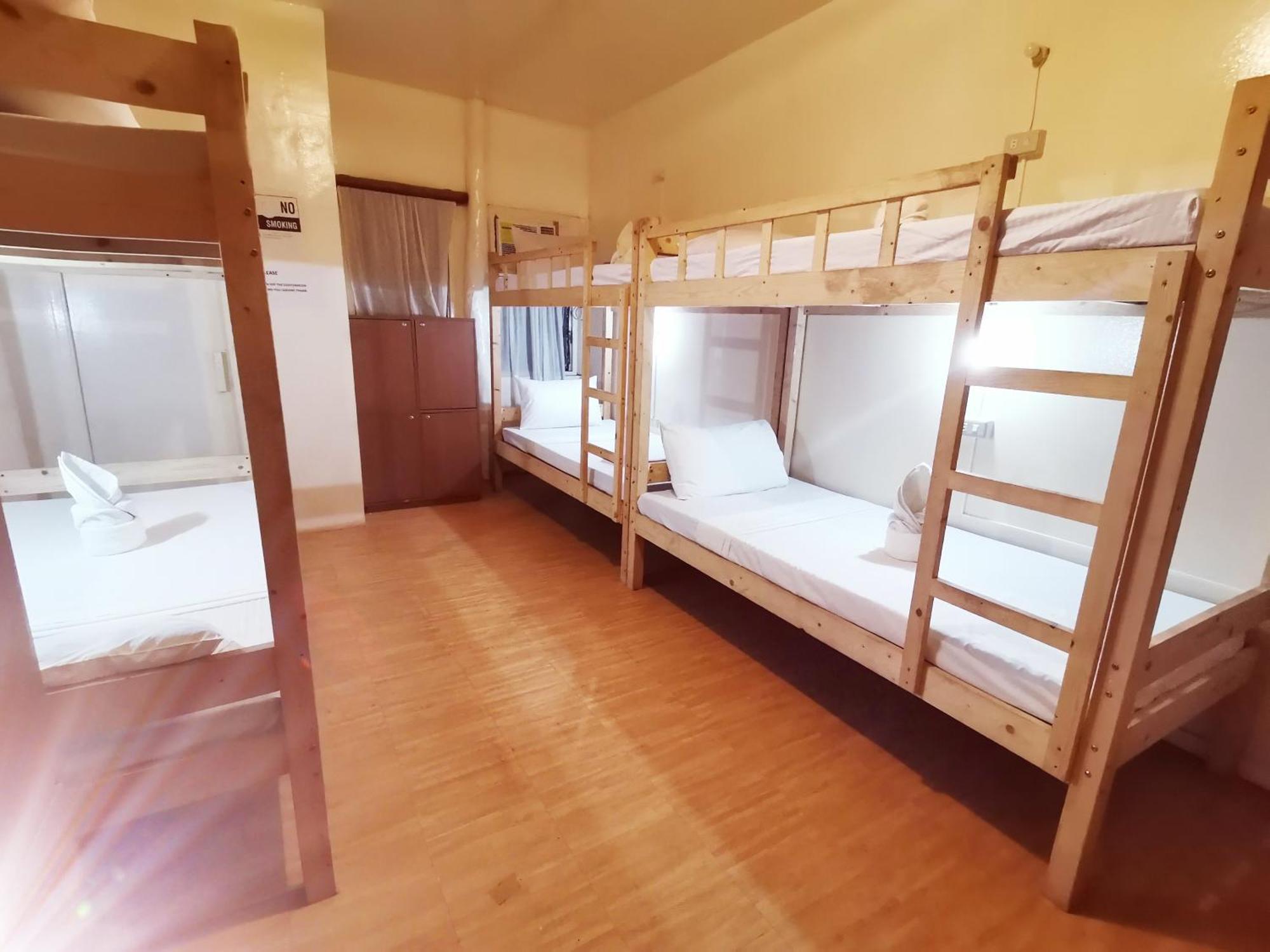 Coron Town Traveller'S Dormitory Exterior foto