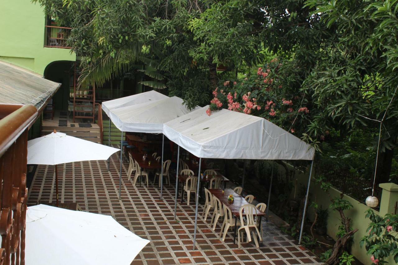 Coron Town Traveller'S Dormitory Exterior foto