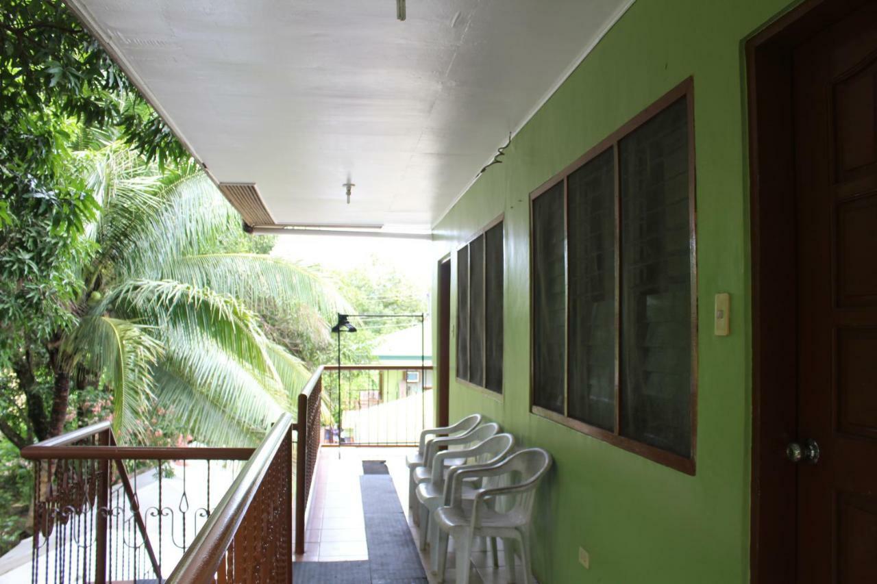 Coron Town Traveller'S Dormitory Exterior foto