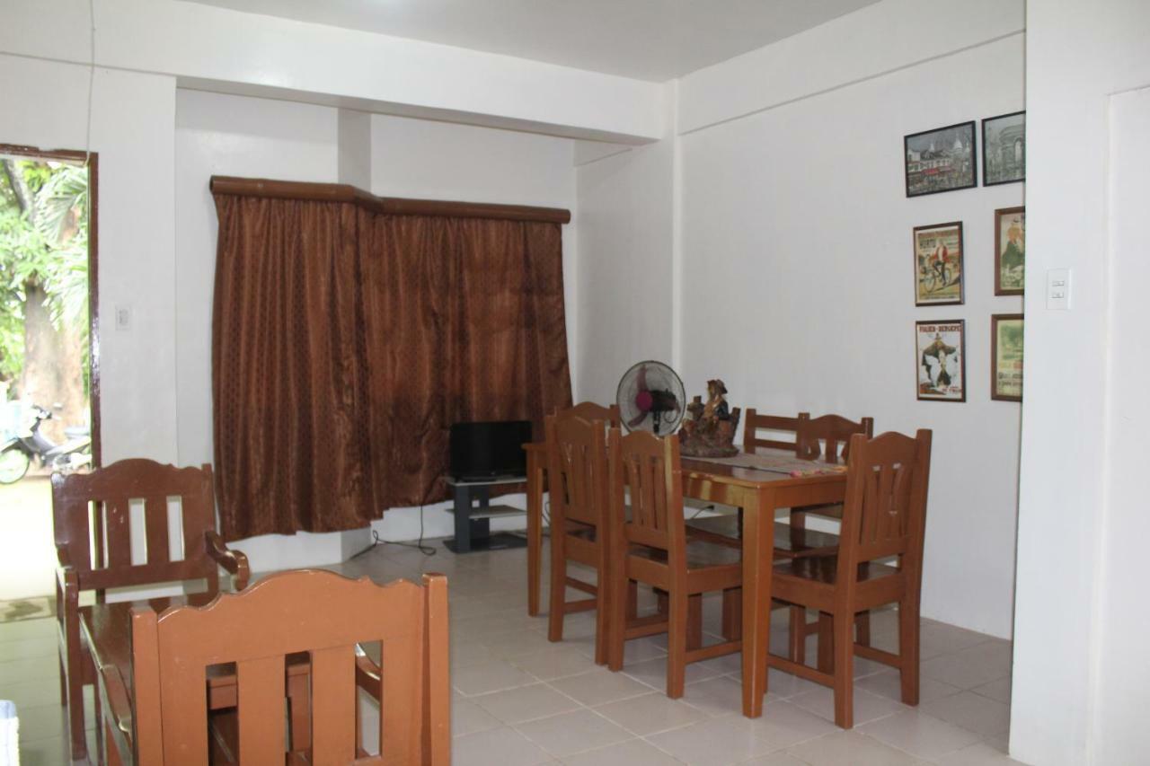 Coron Town Traveller'S Dormitory Exterior foto