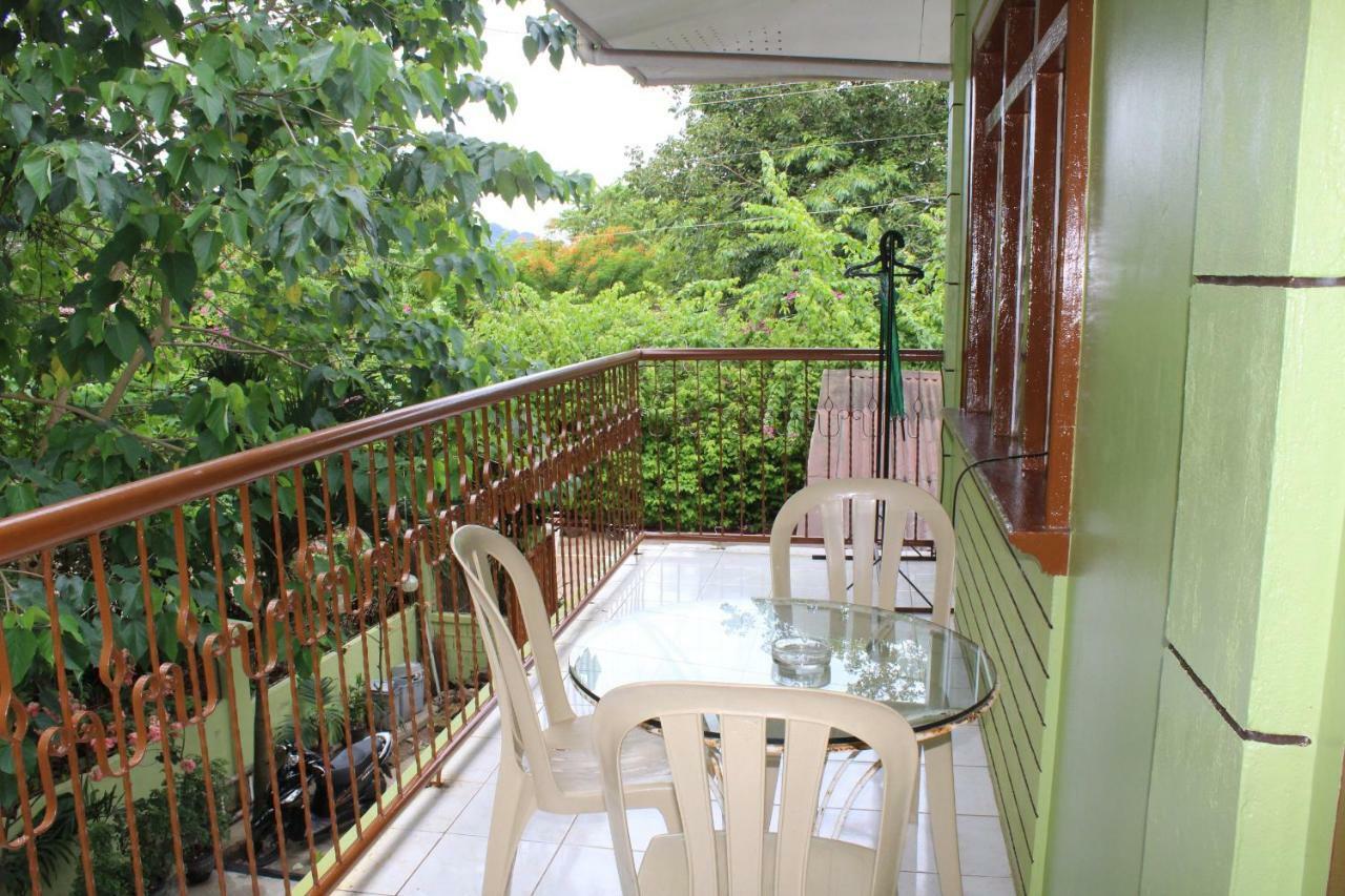 Coron Town Traveller'S Dormitory Exterior foto