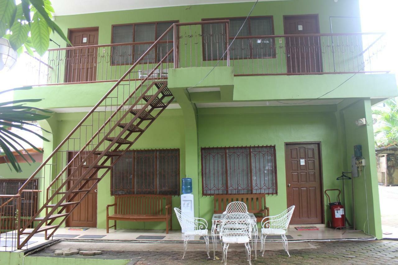 Coron Town Traveller'S Dormitory Exterior foto