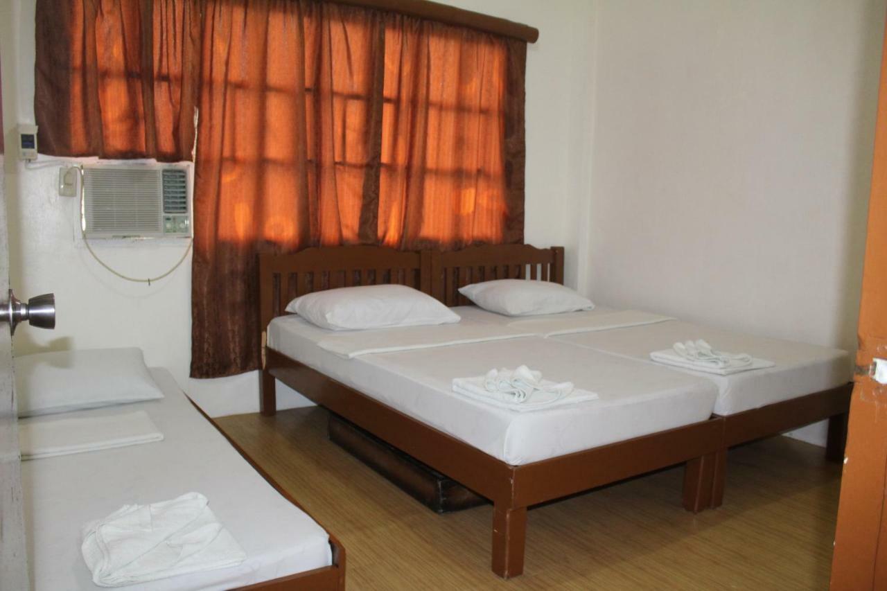 Coron Town Traveller'S Dormitory Exterior foto