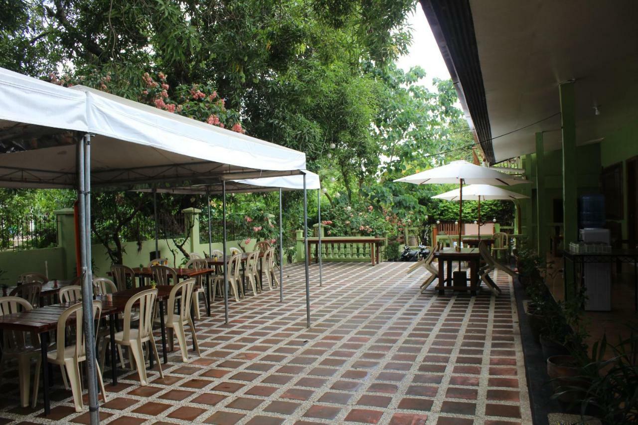 Coron Town Traveller'S Dormitory Exterior foto