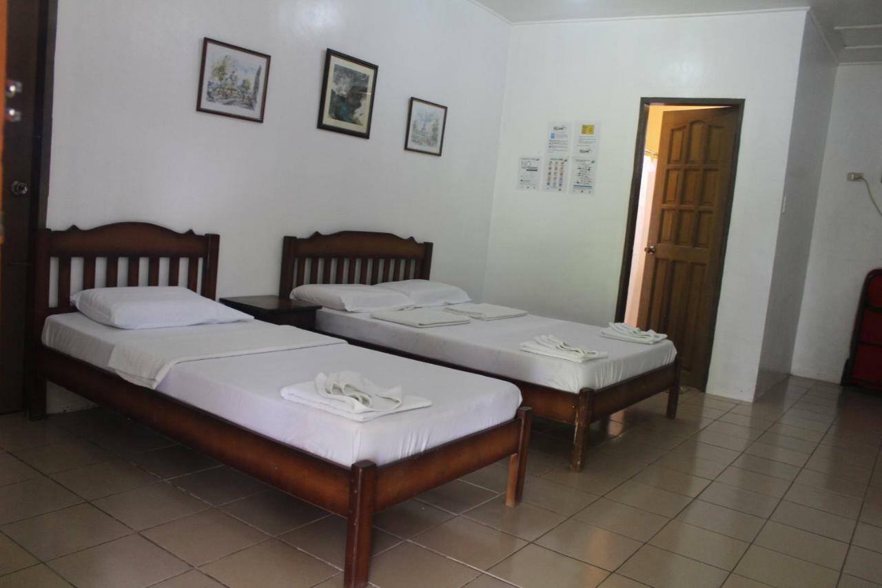 Coron Town Traveller'S Dormitory Exterior foto