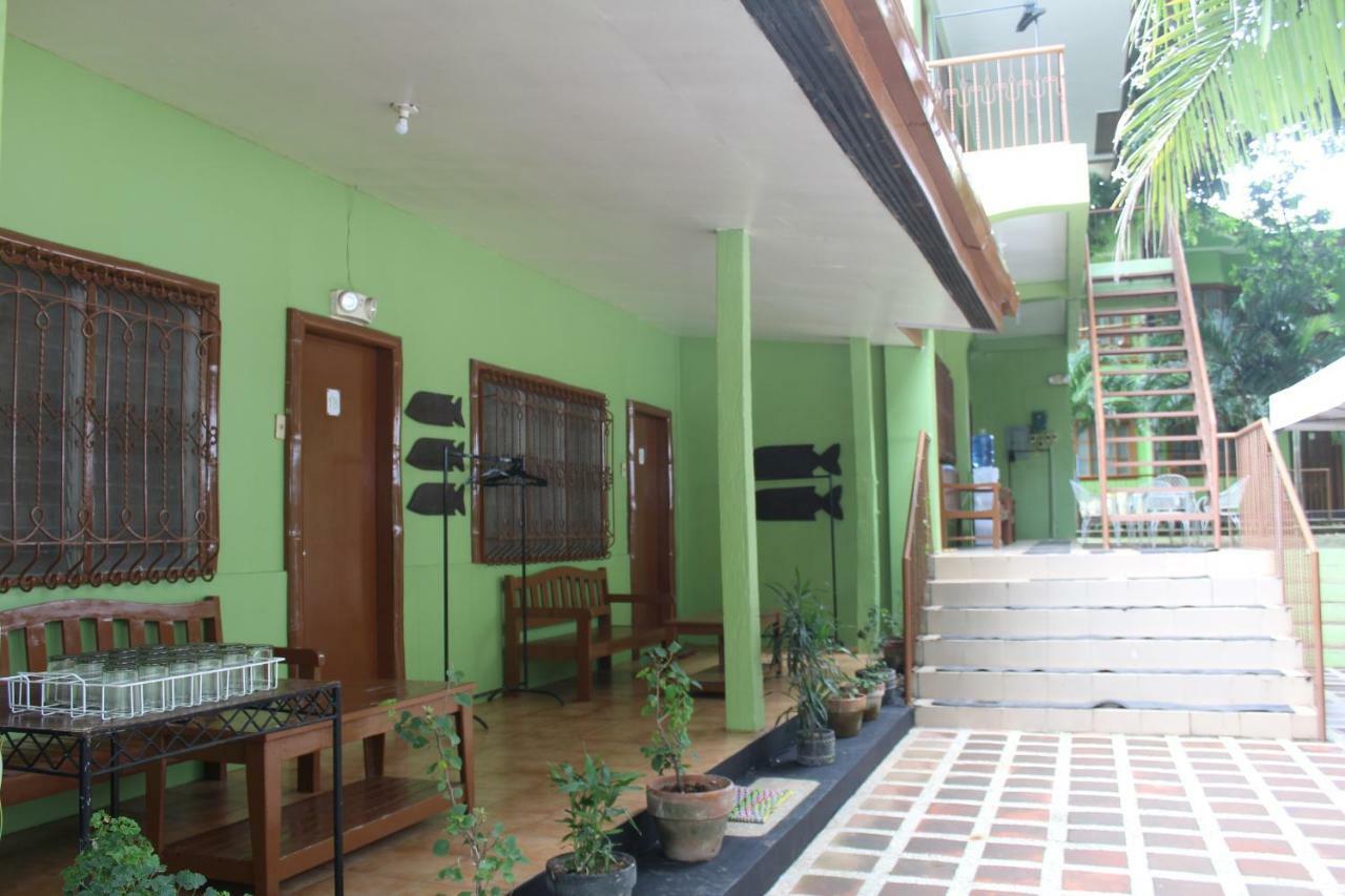 Coron Town Traveller'S Dormitory Exterior foto