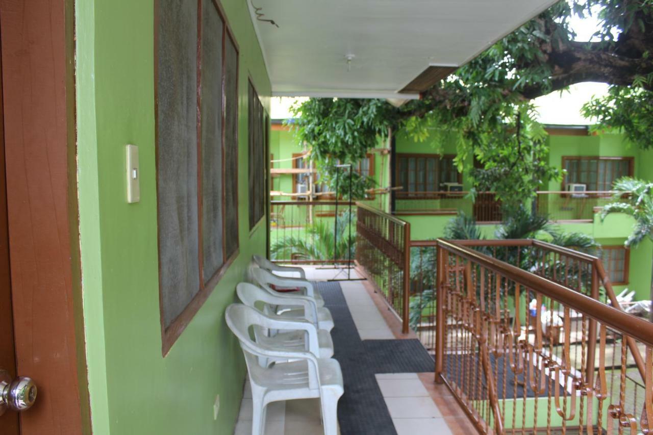 Coron Town Traveller'S Dormitory Exterior foto