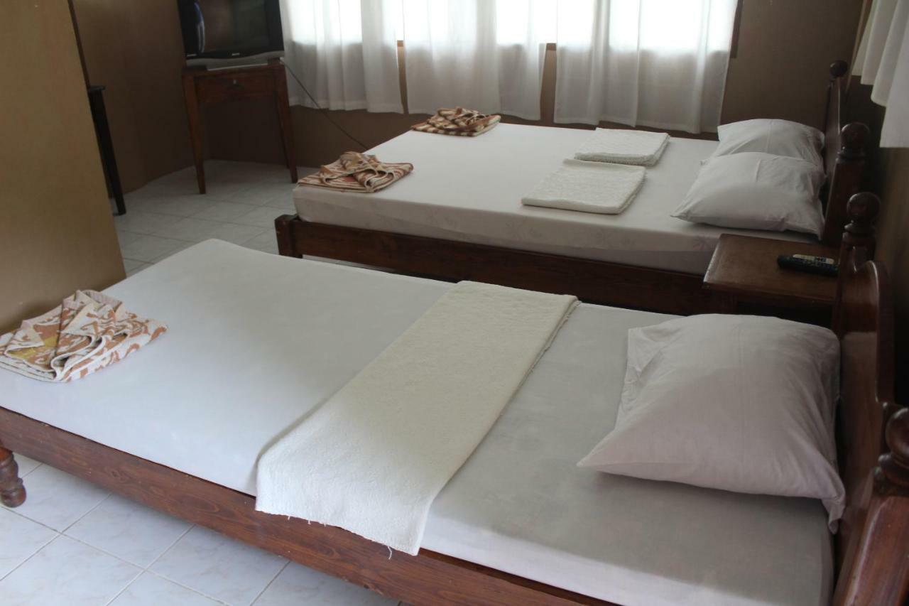 Coron Town Traveller'S Dormitory Exterior foto