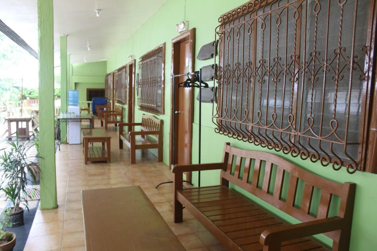 Coron Town Traveller'S Dormitory Exterior foto
