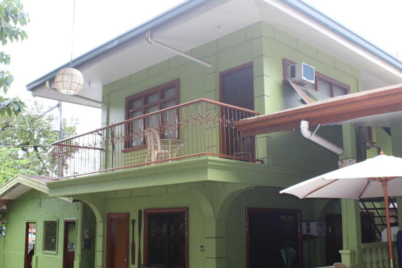 Coron Town Traveller'S Dormitory Exterior foto