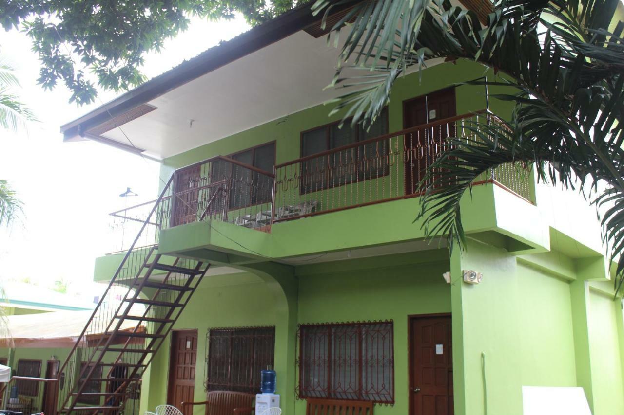 Coron Town Traveller'S Dormitory Exterior foto