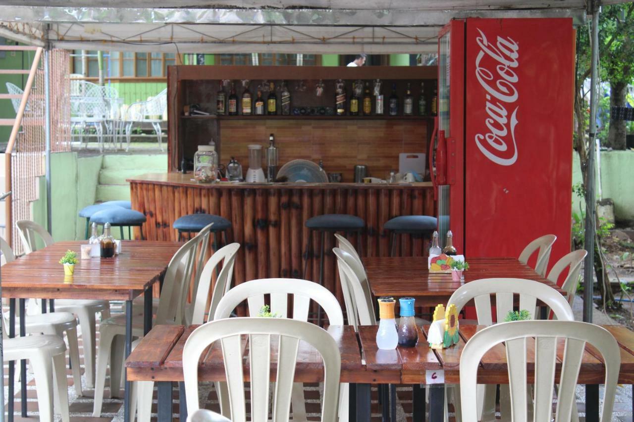 Coron Town Traveller'S Dormitory Exterior foto