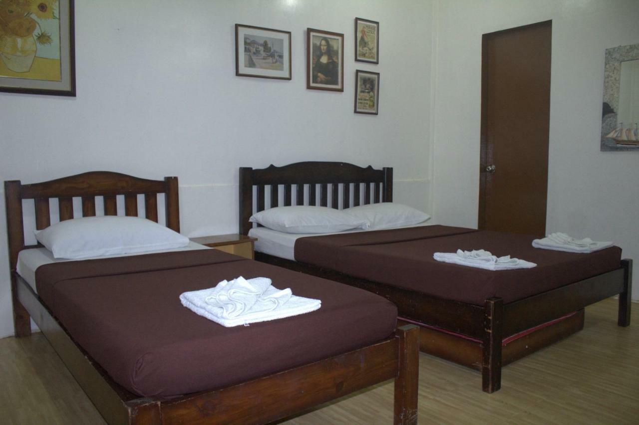 Coron Town Traveller'S Dormitory Exterior foto