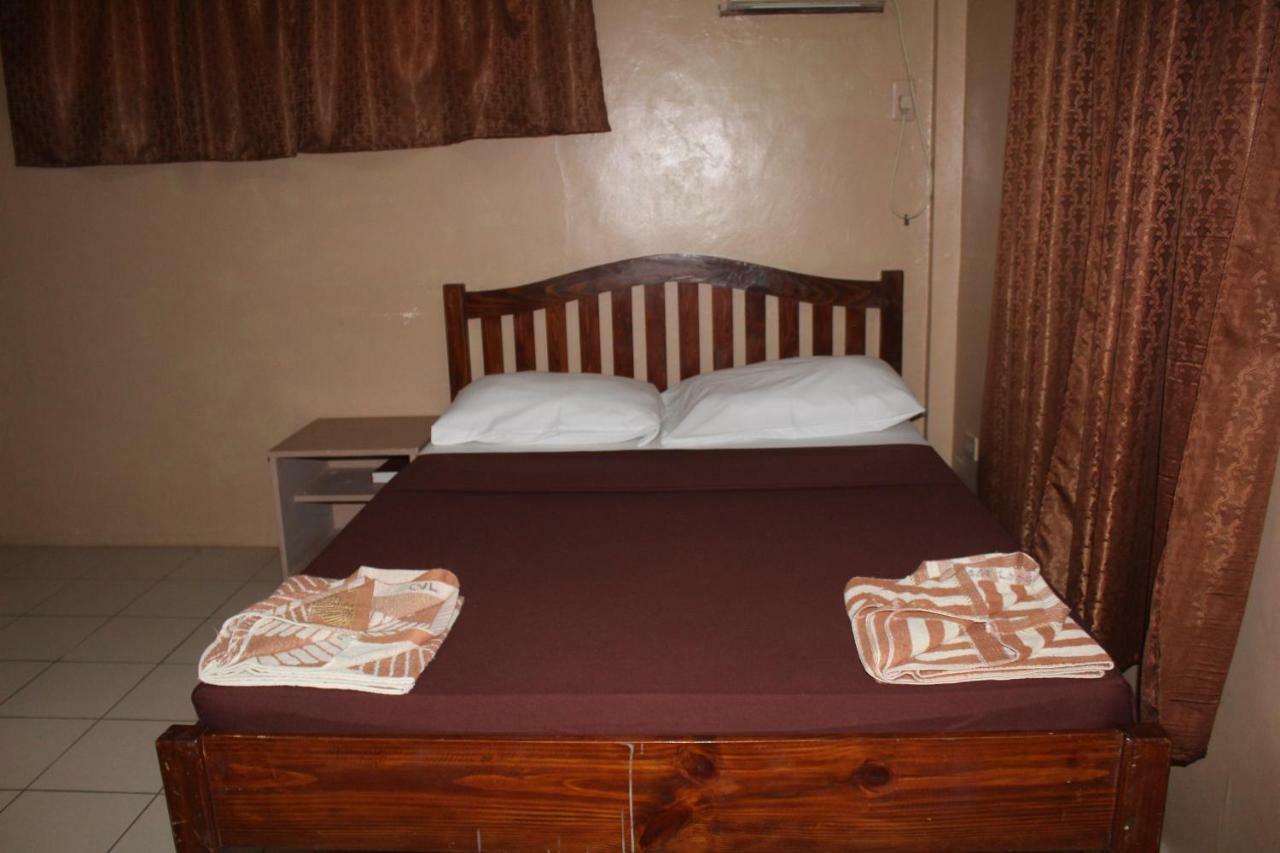 Coron Town Traveller'S Dormitory Exterior foto