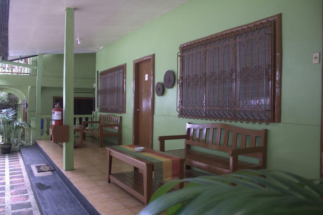 Coron Town Traveller'S Dormitory Exterior foto
