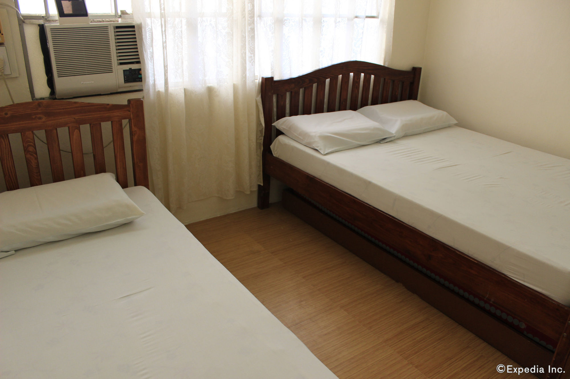 Coron Town Traveller'S Dormitory Exterior foto
