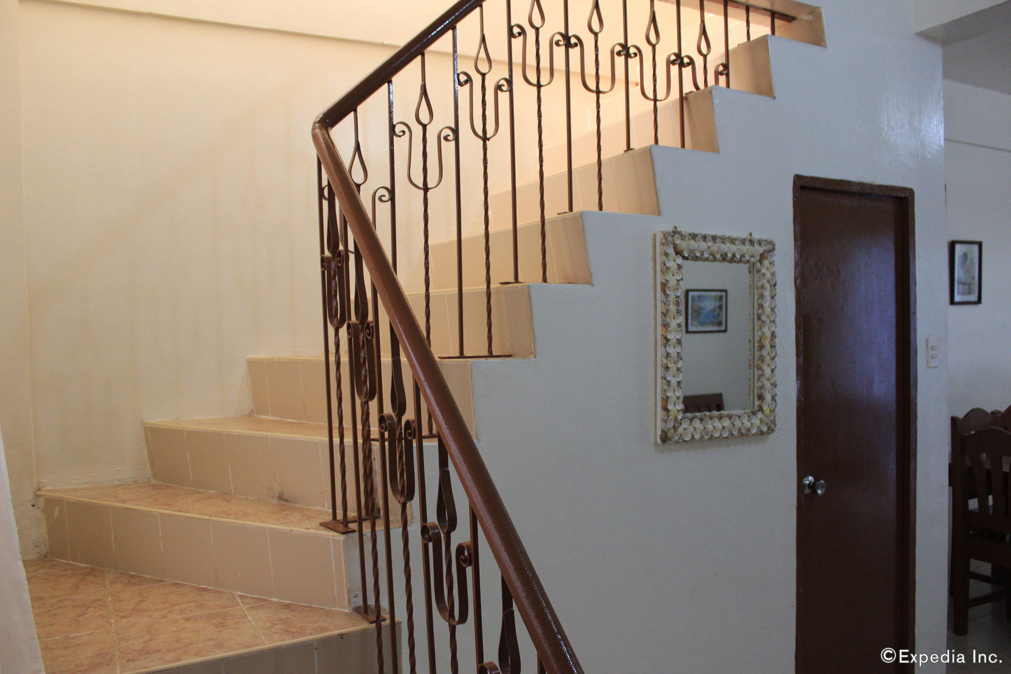 Coron Town Traveller'S Dormitory Exterior foto
